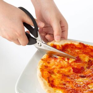 Seki Edge Knife and Kitchen Scissors SJ-K220 - cutting a pizza