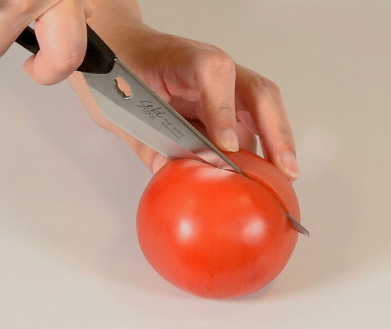 Seki Edge Knife and Kitchen Scissors SJ-K220 - cutting a tomato