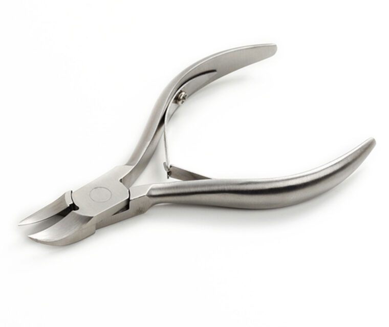 Seki Edge Professional Nail Nipper (SS-202) cuts thick toenails