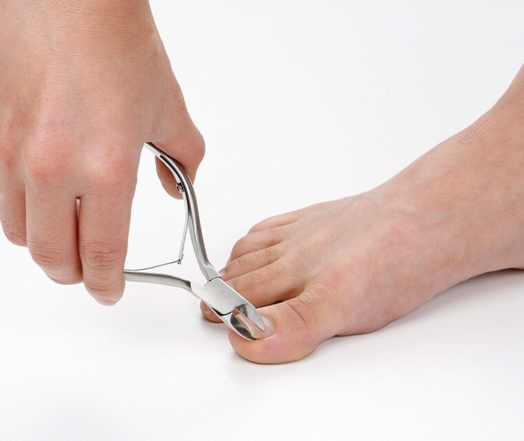 Seki Edge Professional Nail Nipper (SS-202) cuts thickest nails