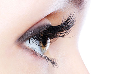 How to curl your eyelashes for bigger eyes