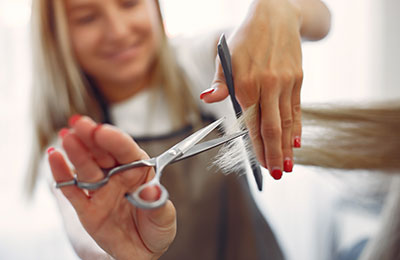 When to Use Scissors vs. Razors for Haircutting